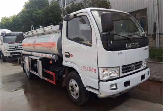 東風(fēng)小多利卡4.35方加油車(chē)